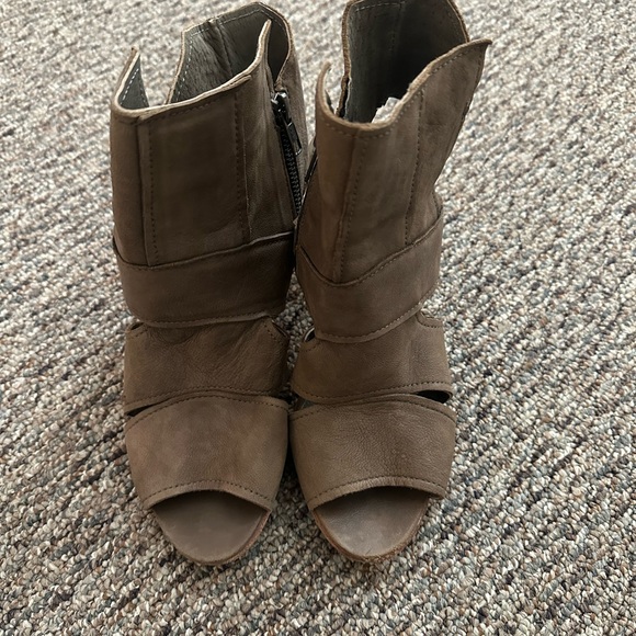 Free People Effie Heel in Taupe - Picture 5 of 5